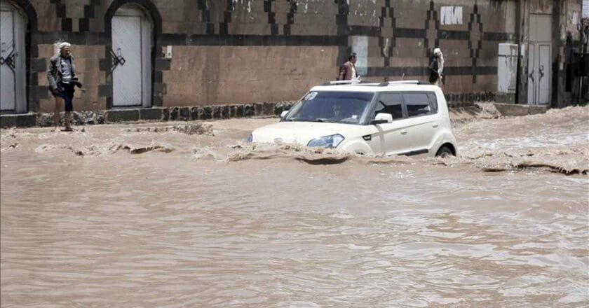 সৌদির বিভিন্ন শহরে ভয়াবহ বন্যা, হাই রেড অ্যালার্ট জারি