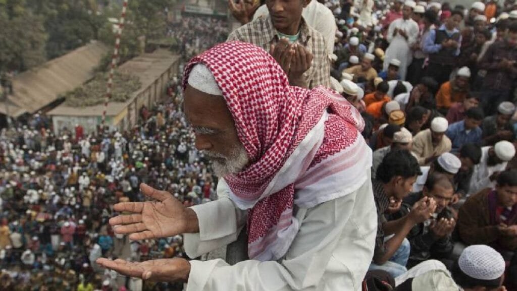 আখেরি মোনাজাতের মাধ্যমে শেষ হলো বিশ্ব ইজতেমার প্রথম পর্ব