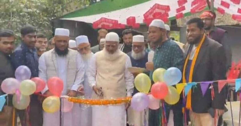 হিন্দু পরিবারকে বসতঘর দিলেন জামায়াত আমির