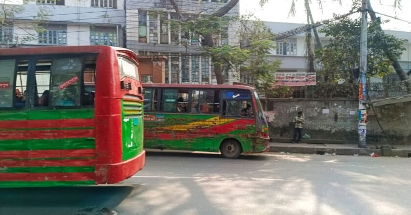 যানবাহনের উচ্চমাত্রার হর্নে অতিষ্ঠ ঢাকা আলিয়ার আবাসিক শিক্ষার্থীরা