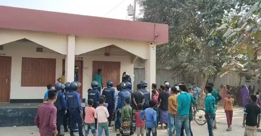 রায়পুরায় ইউপি চেয়ারম্যানের বাড়িতে হামলা, গুলিতে নারী নিহত