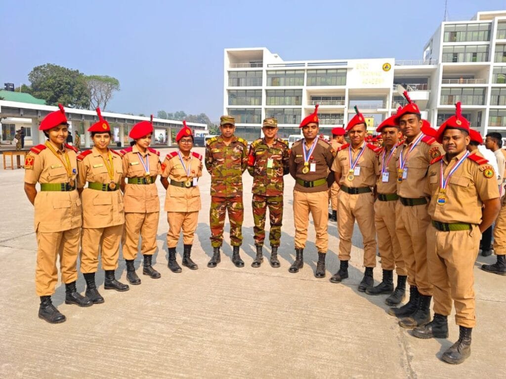 রমনা রেজিমেন্ট প্রশিক্ষণ ২০২৫-এ ডিআইইউ বিএনসিসির সাফল্য