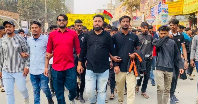 বগুড়া জেলা সেচ্ছাসেবক দলের অন্যতম নেতা জোবায়েরের নেতৃত্বে বিশাল মিছিল