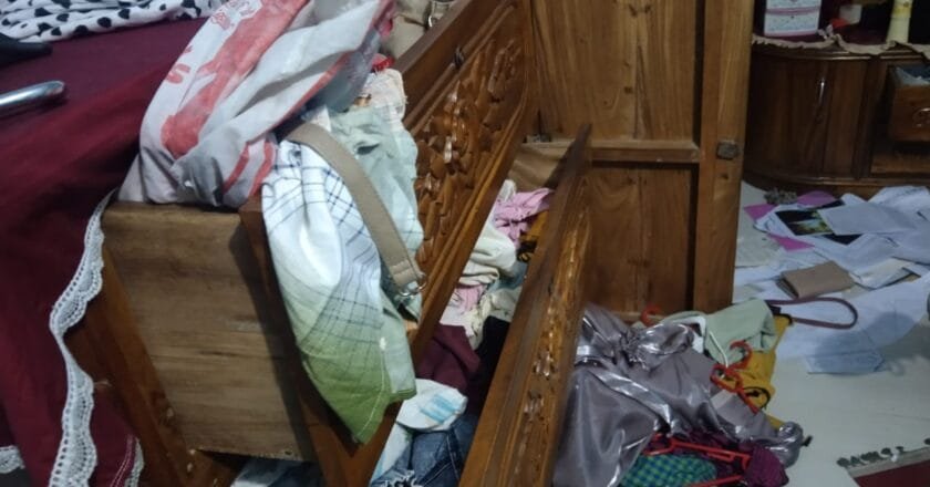 বগুড়ায় বোরকা পরে প্রবাসীর বাড়িতে ডাকাতি