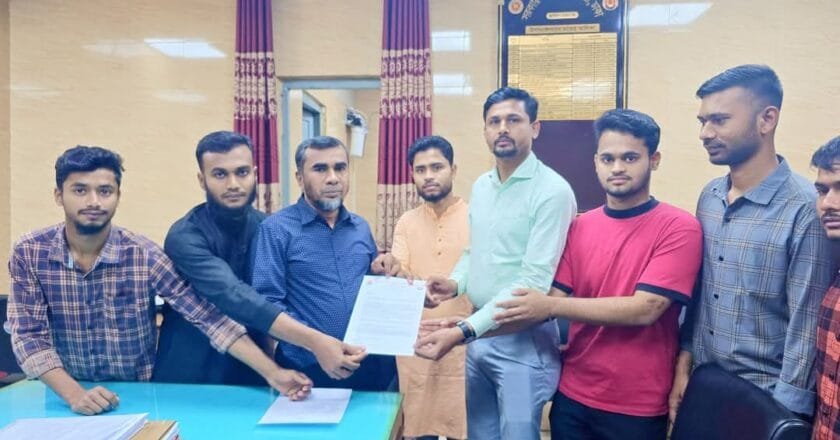 ছাত্রদল নেতা ছানাউল্লাহর উদ্যোগে রমজানে ক্যান্টিনের খাবার মান ও মূল্য নিশ্চিতে স্মারকলিপি প্রদান