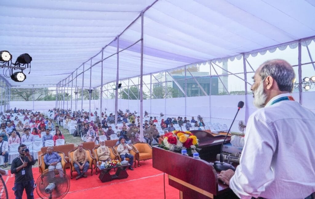 ইউআইইউতে স্প্রিং-২০২৫ শিক্ষার্থীদের নবীনবরণ অনুষ্ঠিত