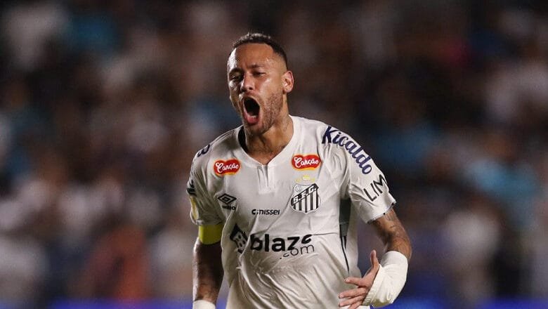 ১২ বছর পর সান্তোসের জার্সিতে মাঠ মাতালেন নেইমার