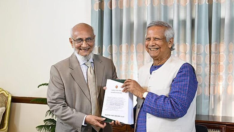 জনপ্রশাসন ও বিচার বিভাগ সংস্কার কমিশনের প্রতিবেদন হস্তান্তর