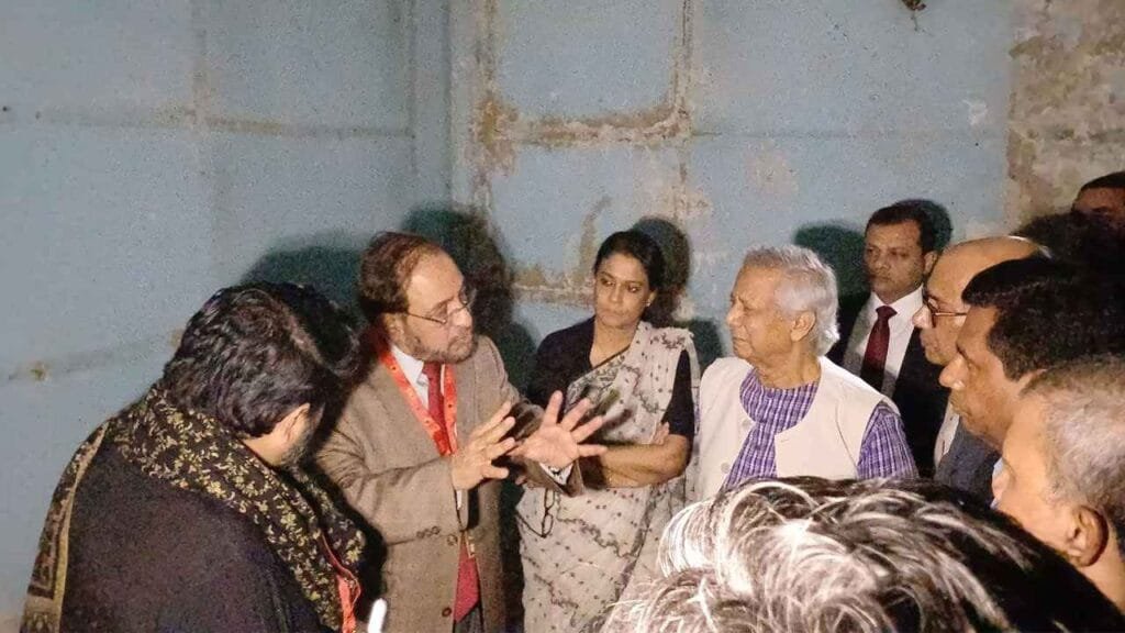 আয়নাঘর পরিদর্শনে প্রধান উপদেষ্টা