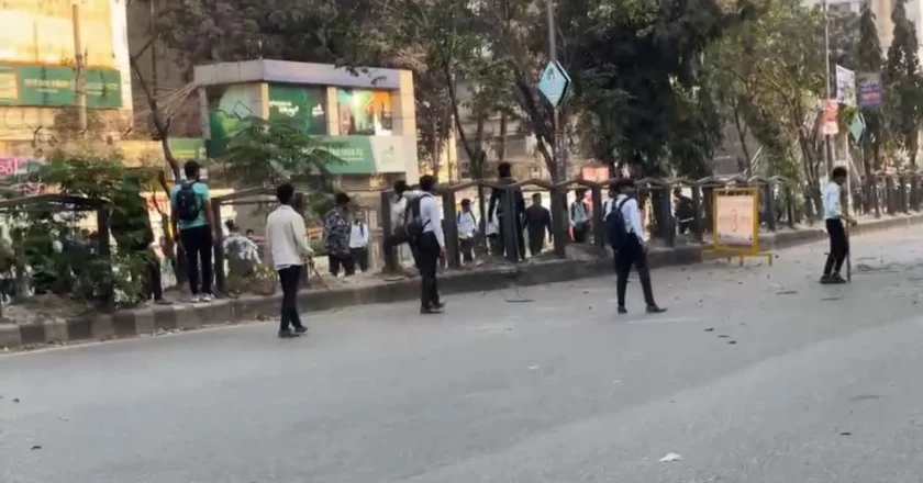 সায়েন্সল্যাব মোড়ে সিটি ও আইডিয়াল কলেজ শিক্ষার্থীদের সংঘর্ষ