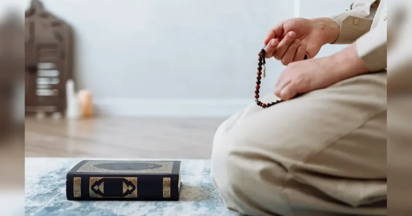 সকাল সন্ধ্যার যে দোয়ায় আল্লাহ তাআলা দুনিয়া ও আখেরাতের জিম্মাদার হন