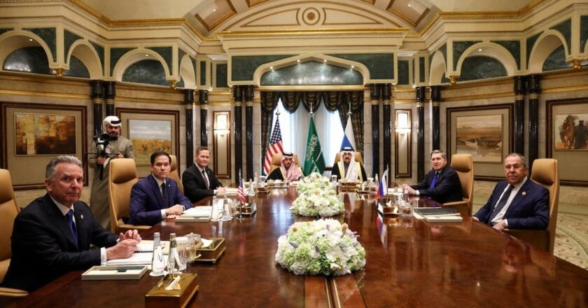 ইউক্রেন ছাড়াই যুদ্ধ শেষ করার বিষয়ে রিয়াদে প্রথম আলোচনায় মিলিত যুক্তরাষ্ট্র-রাশিয়া