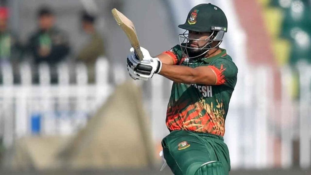 শুরুটা ভালো হলেও ধীর গতিতে বাংলাদেশ, শান্তর কাঁধে দায়িত্ব