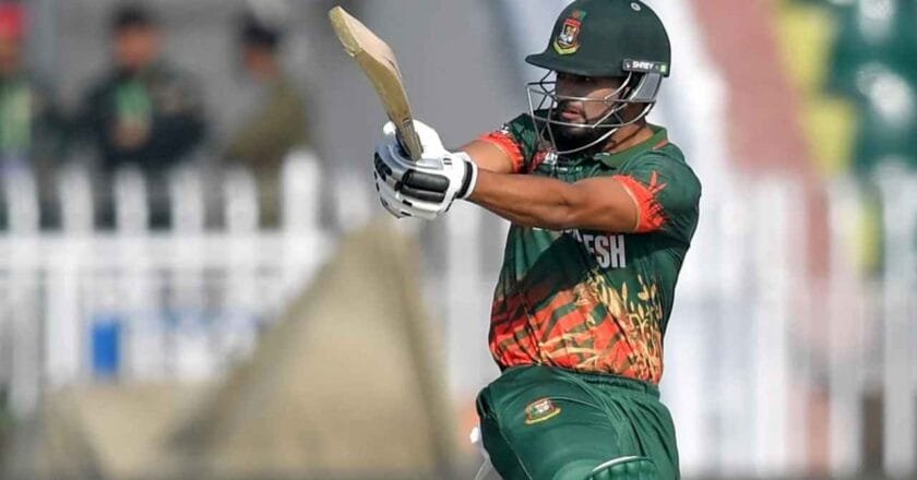 শুরুটা ভালো হলেও ধীর গতিতে বাংলাদেশ, শান্তর কাঁধে দায়িত্ব