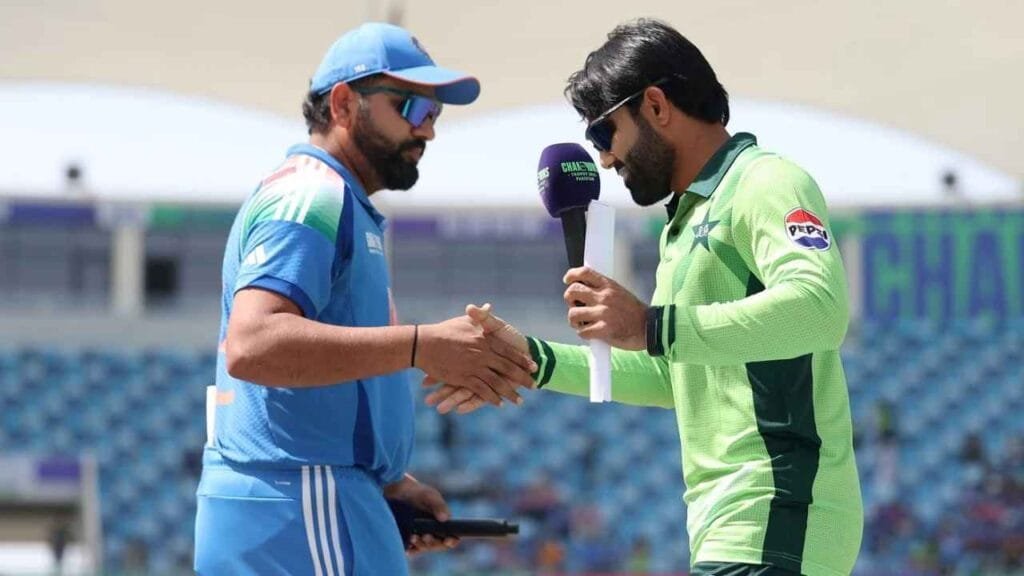 পাকিস্তানের বিপক্ষে টসে হেরে বোলিংয়ে ভারত