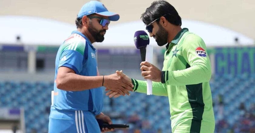 পাকিস্তানের বিপক্ষে টসে হেরে বোলিংয়ে ভারত