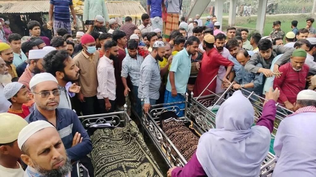 বগুড়ায় ট্রাকচাপায় নিহত তিন বন্ধুর জানাজা সম্পন্ন, এলাকায় শোকের ছায়া