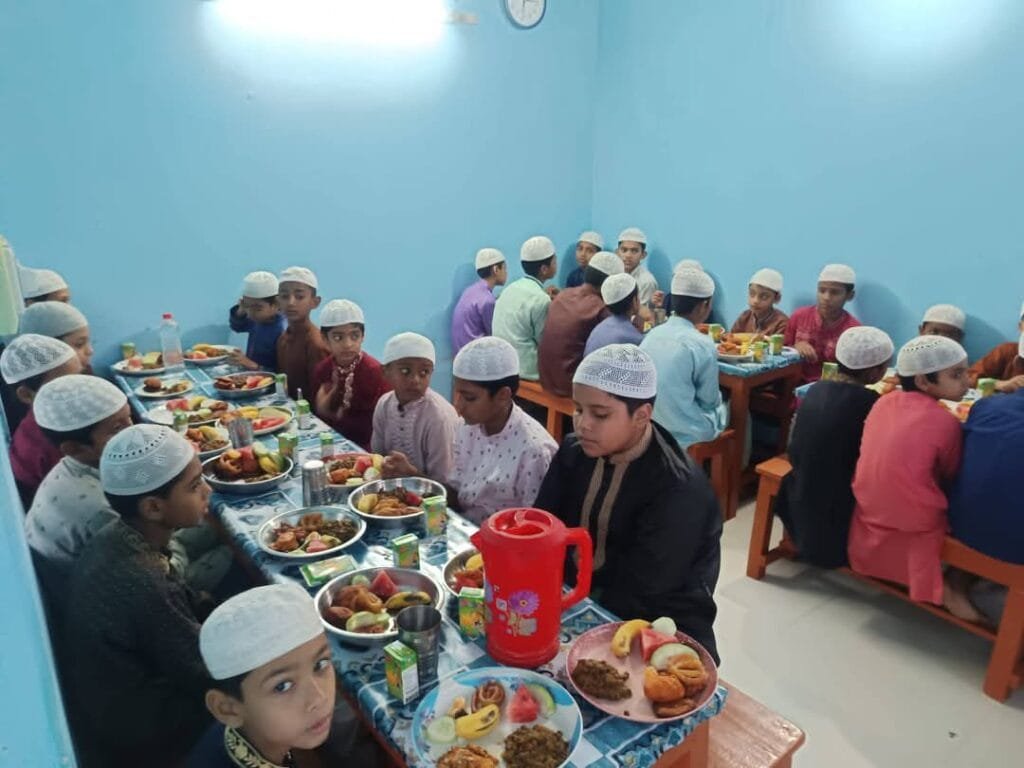 মওলানা আবদুর রহীমের মাগফেরাতের জন্য দারুন নাজাত মডেল মাদ্রাসায় দোয়া ও ইফতার মাহফিল