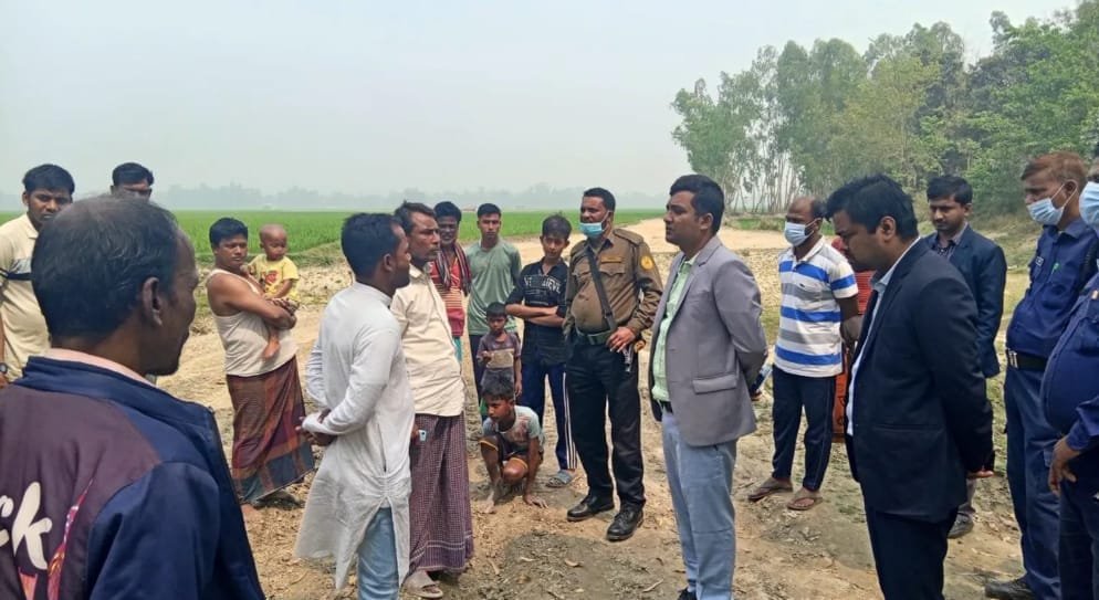 উলিপুরে কৃষিজমির মাটি ব্যবহার করায় ইটভাটাকে জরিমানা