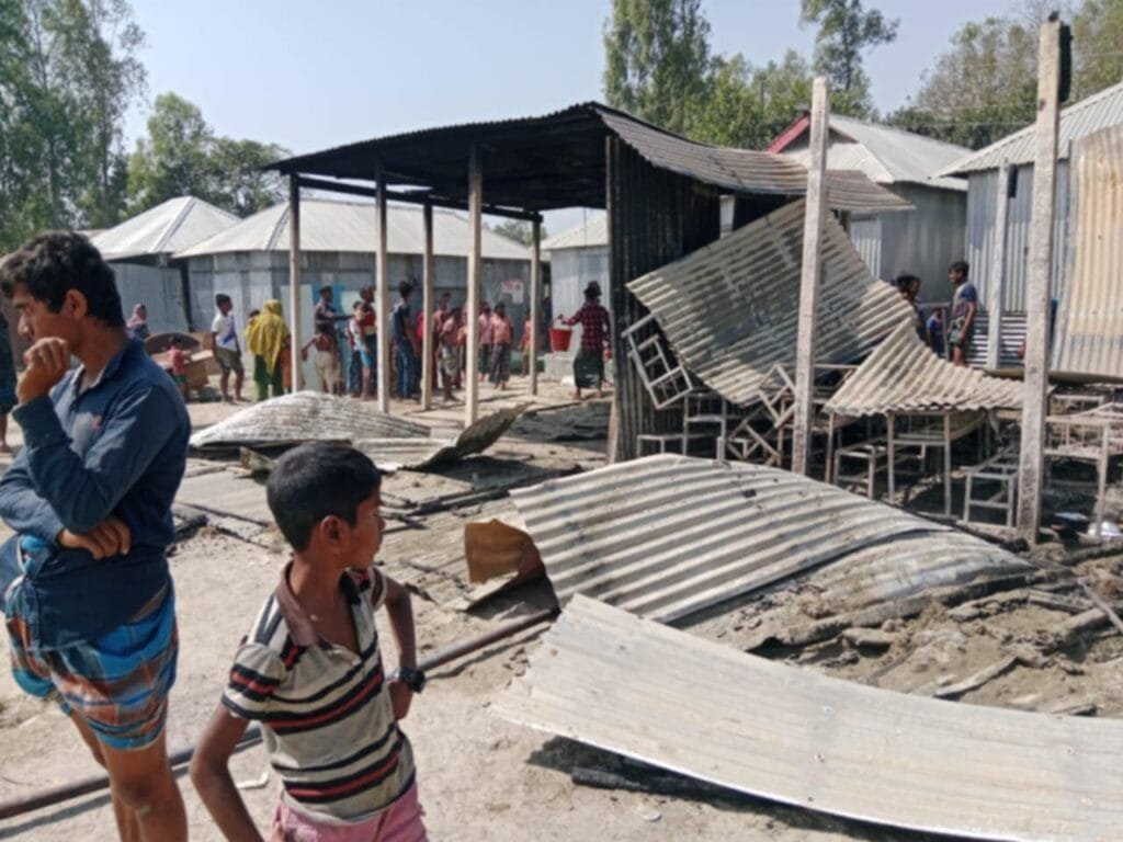 বেলকুচিতে আগুনে প্রাথমিক বিদ্যালয়ের ঘরসহ আসবাবপত্র ভস্মীভূত!