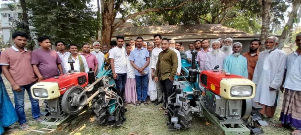 বেলকুচিতে ঢাকা ব্যাংক পিএলসি'র উদ্যোগে পাওয়ার টিলার বিতরণ