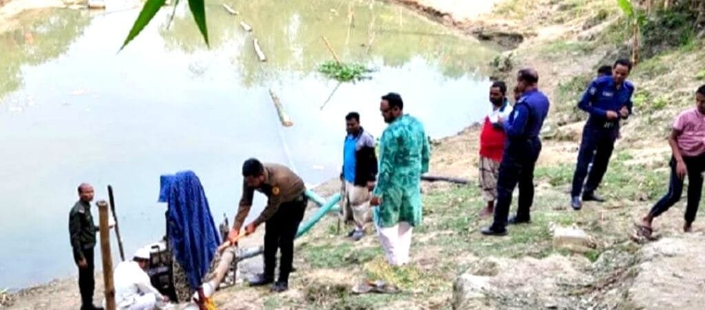 ভূরুঙ্গামারীতে অবৈধ বালু উত্তোলনে অভিযান: দুটি ড্রেজার মেশিন ধ্বংস