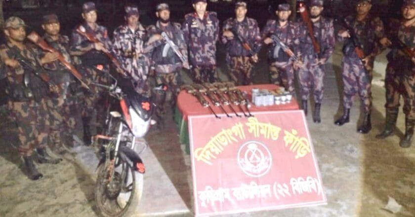 কুড়িগ্রাম সীমান্তে বিজিবির অভিযান: বিপুল অস্ত্র ও গোলাবারুদ উদ্ধার
