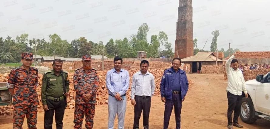 উলিপুরে অবৈধ ইটভাটায় ভ্রাম্যমাণ আদালতের অভিযান, দুইটি বন্ধ ঘোষণা
