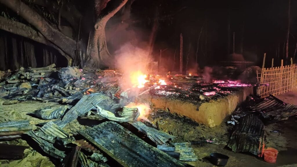 পানছড়ির আগুনে পুড়ল দোকান ও বসতবাড়ি