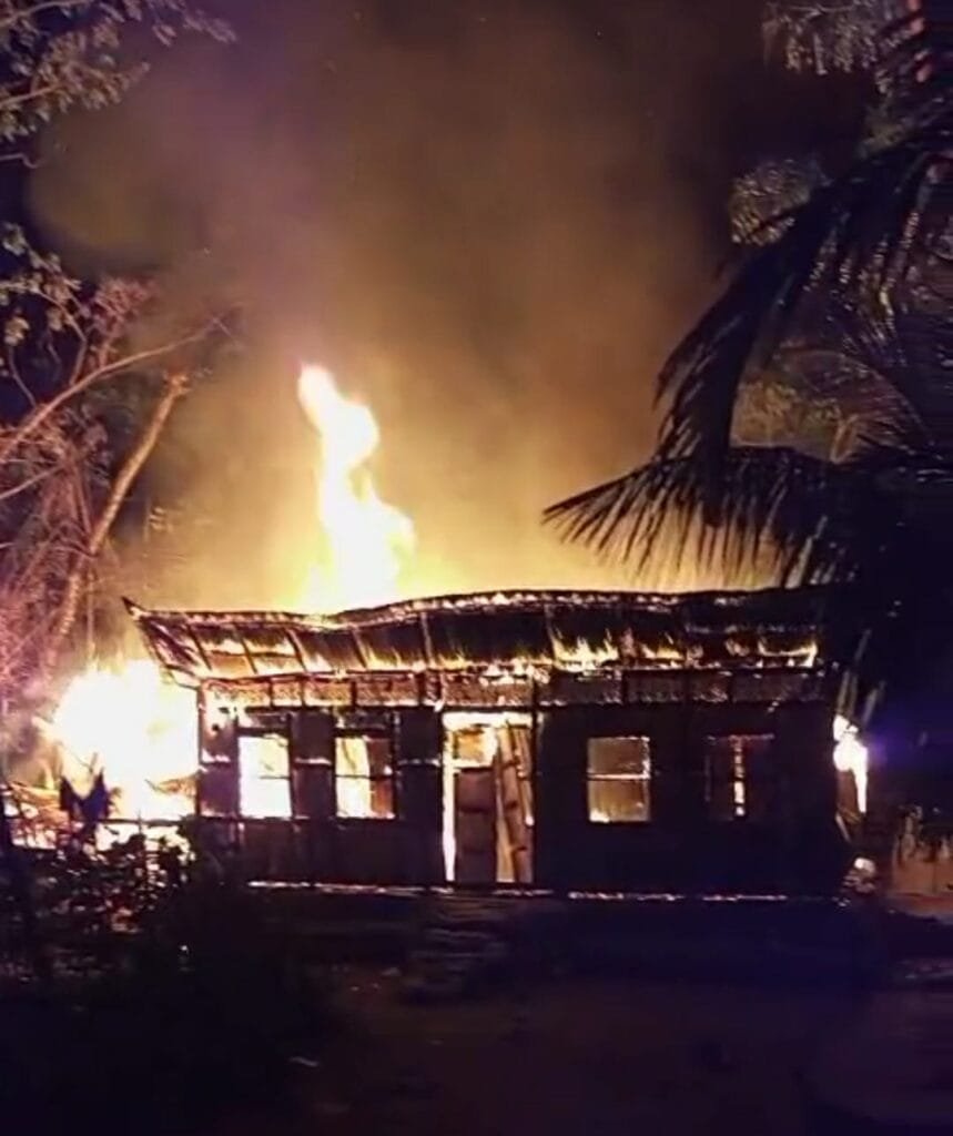 তজুমদ্দিনের বসত ঘরে চুরির পর গবাদী পশুসহ আগুন
