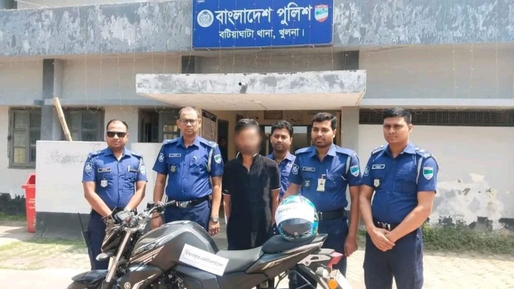বটিয়াঘাটায় মোটরসাইকেল ছিনতাইয়ের ঘটনায় ৪ জন গ্রেফতারসহ মোটরসাইকেল উদ্ধার