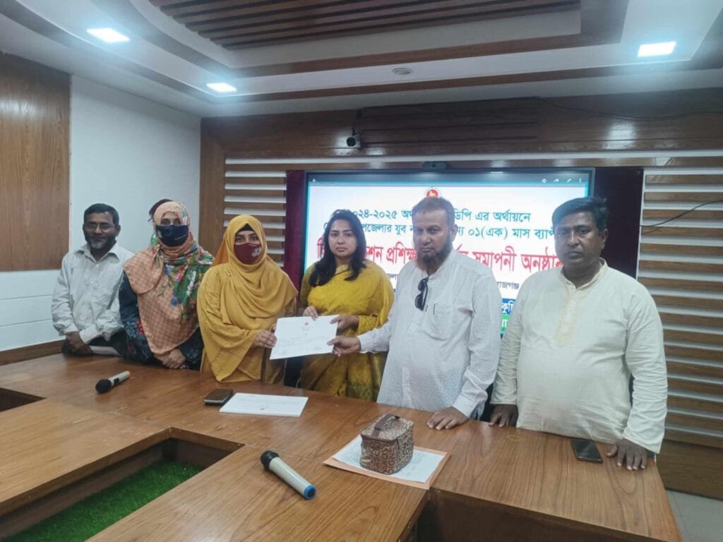 বেলকুচিতে বিভিন্ন ট্রেডে প্রশিক্ষণার্থীদের সনদ ও পুরস্কার বিতরণ