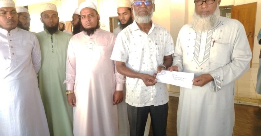 পানছড়িতে জেলা পরিষদ কর্তৃক ইমাম-মোয়াজ্জিনকে নগদ অর্থসহ ঈদ সামগ্রী বিতরণ