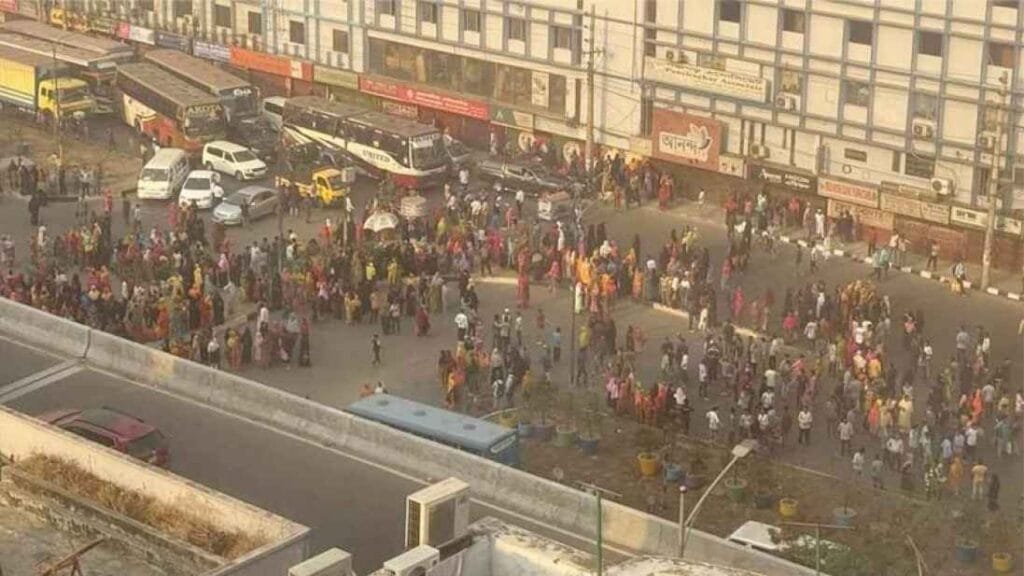 বনানীতে গাড়িচাপায় পোশাকশ্রমিক নিহত, সড়ক অবরোধে তীব্র যানজট