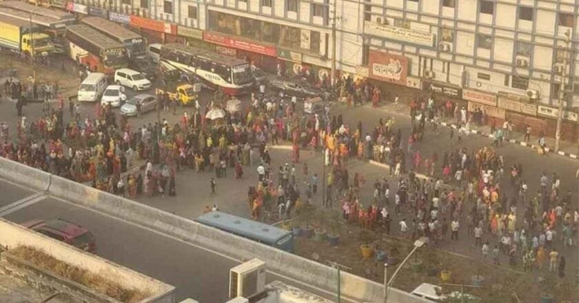 বনানীতে গাড়িচাপায় পোশাকশ্রমিক নিহত, সড়ক অবরোধে তীব্র যানজট