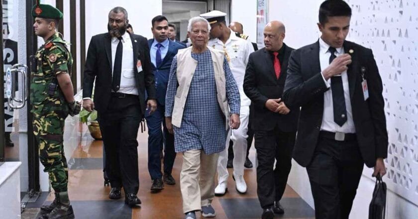 কাতার ও রোম সফর শেষে দেশে ফিরলেন প্রধান উপদেষ্টা