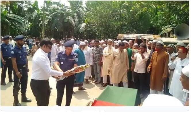 নাগেশ্বরীতে বীর মুক্তিযোদ্ধা ফজলুল হকের রাষ্ট্রীয় মর্যাদায় দাফন সম্পন্ন