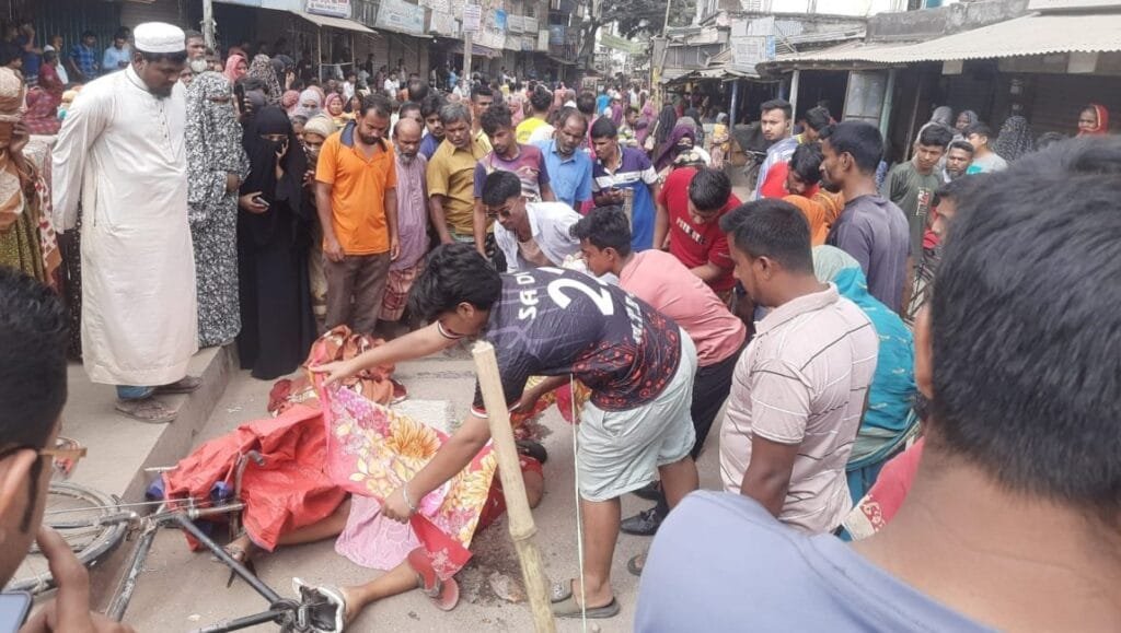 বগুড়ায় বালুবাহী ট্রাক চাপায় শিক্ষার্থী নিহত
