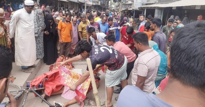 বগুড়ায় বালুবাহী ট্রাক চাপায় শিক্ষার্থী নিহত