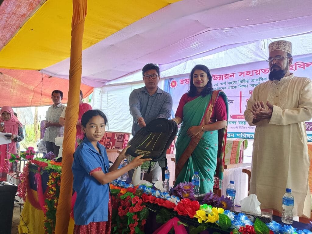 ইউনিয়ন উন্নয়ন তহবিল থেকে দুর্গম পাহাড়ে শিক্ষা উপকরণ বিতরণ