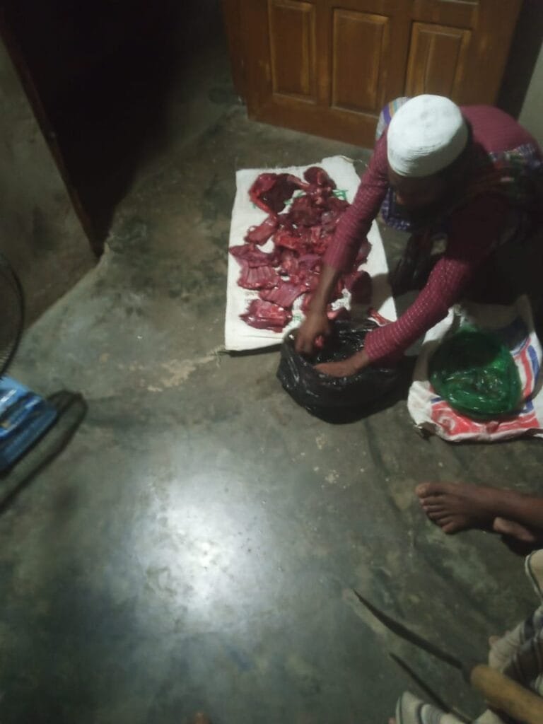 চুনতিতে বন্য হরিণ জবাই করে মাংস ভাগাভাগি