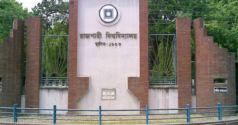 মায়ের চিকিৎসার অর্থ জোগাতে শিল্পকর্ম বিক্রির সিদ্ধান্ত রাবি শিক্ষার্থীর