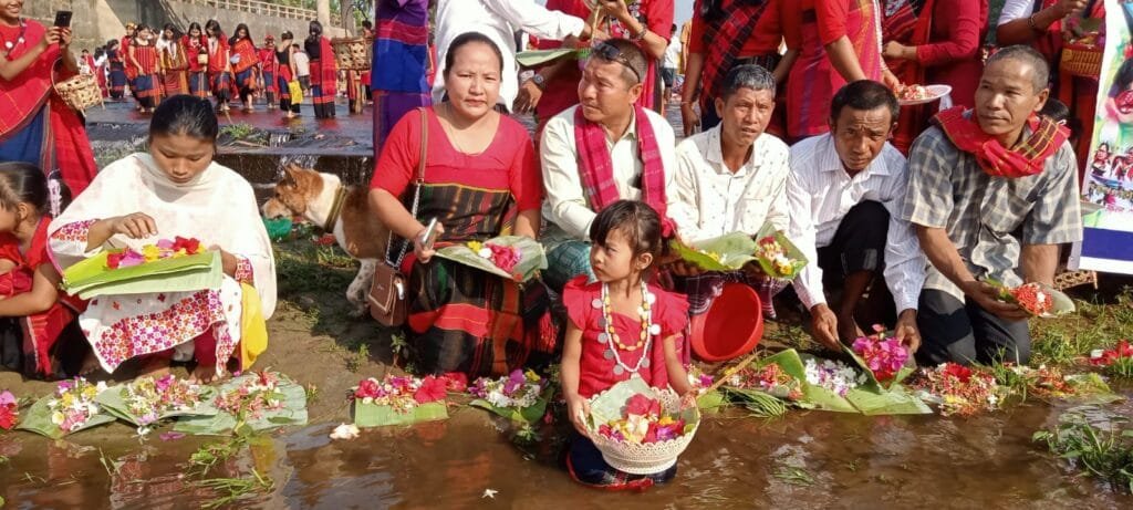 ফুল বিজুর মাধ্যমে পাহাড়ে বৈসাবি সামাজিক উৎসব শুরু