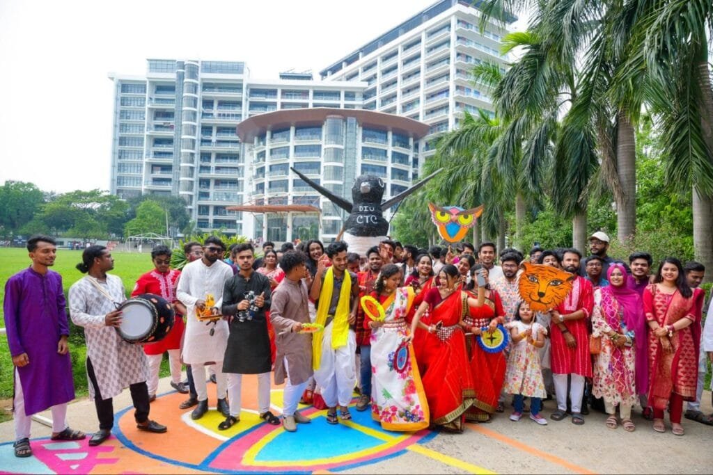 পহেলা বৈশাখ উদযাপনে ড্যাফোডিল বিশ্ববিদ্যালয়ের আলপনা উৎসব ও মঙ্গল শোভাযাত্রা