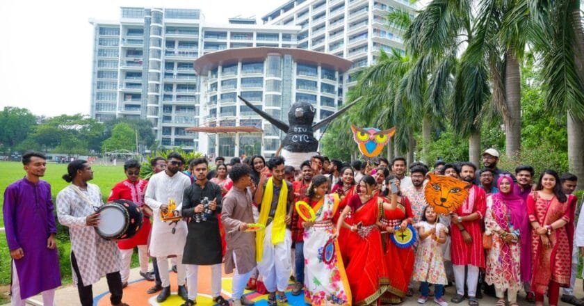 পহেলা বৈশাখ উদযাপনে ড্যাফোডিল বিশ্ববিদ্যালয়ের আলপনা উৎসব ও মঙ্গল শোভাযাত্রা