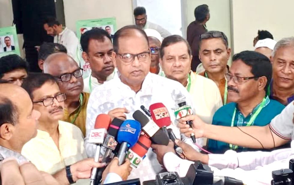 আসন্ন নির্বাচন নিয়ে সরকারের ‘বিভ্রান্তিকর ভূমিকা’ নিয়ে দুদুর সমালোচন