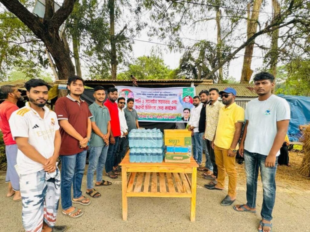 বেলকুচিতে ছাত্রদলের উদ্যোগে বিশুদ্ধ পানি ও স্যালাইন বিতরণ