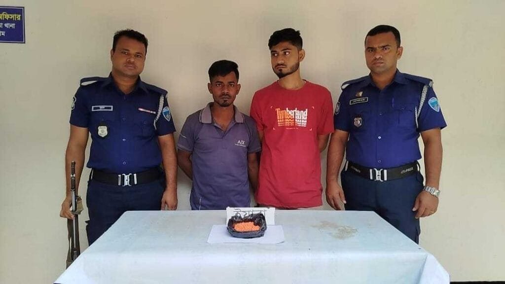 লোহাগাড়ায় পৃথক অভিযানে আটক-৩, অস্ত্র, গুলি ও ইয়াবা উদ্ধার