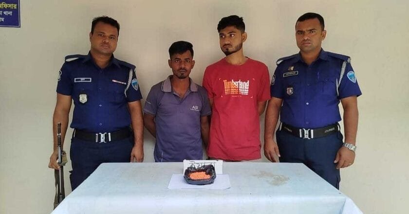 লোহাগাড়ায় পৃথক অভিযানে আটক-৩, অস্ত্র, গুলি ও ইয়াবা উদ্ধার