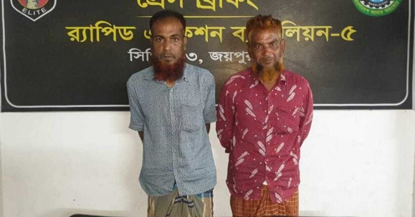 বদলগাছীতে র‍্যাব ৫ এর হাতে ইয়াবা ও ট্যাপেন্টডল ট্যাবলেট-সহ ২ মাদক কারবারি আটক